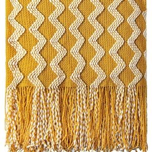 NWOT Yellow and White Zigzag Fringe Throw Blanket-sz OS